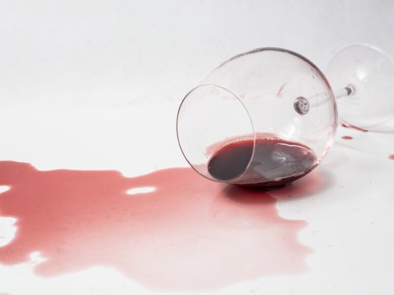 plama po czerwonym winie