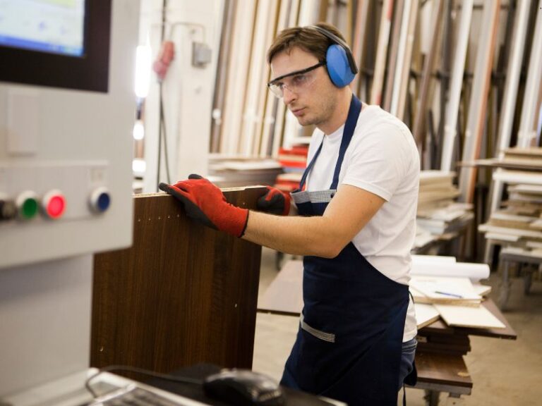 technologie wspierające produkcję mebli
